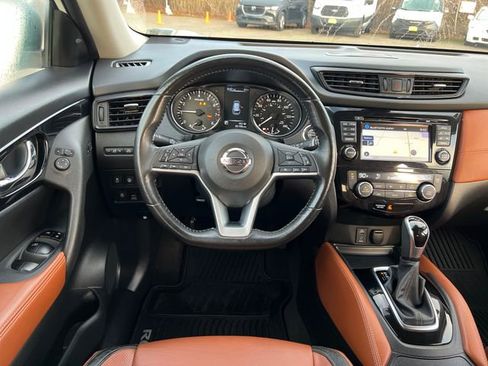 Used 2017 Nissan Rogue SL w/ SL Premium Package image 14