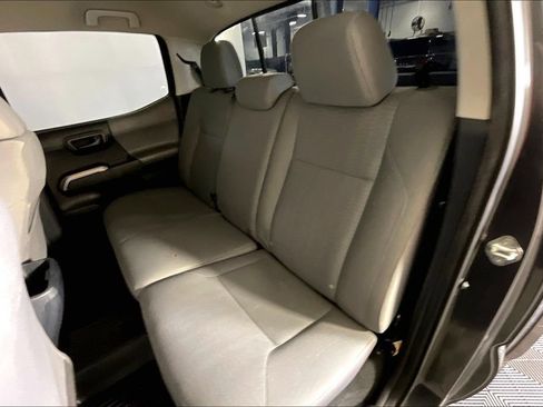 Used 2019 Toyota Tacoma SR5 AWD/4WD image 31