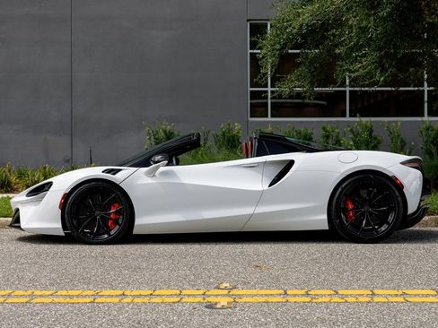 Used 2025 McLaren Artura Spider RWD image 25