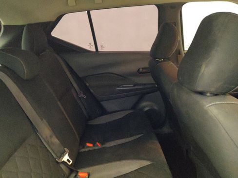 Used 2020 Nissan Kicks S image 19