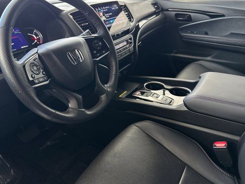 Used 2025 Honda Passport Black Edition image 4