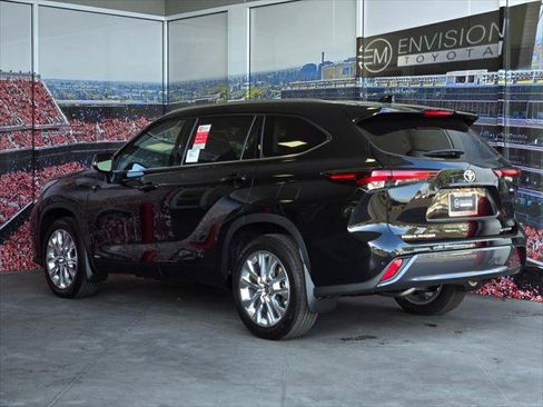 Certified 2026 Toyota Highlander Limited AWD/4WD image 6