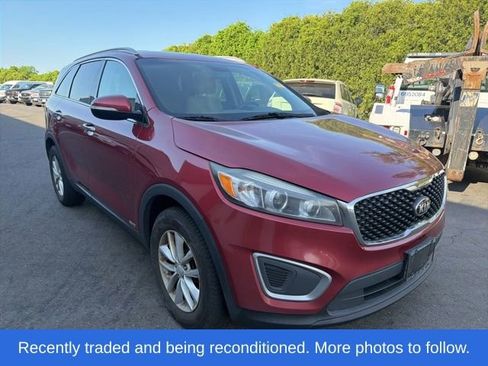 Used 2017 Kia Sorento AWD w/ LX Convenience Package image 1