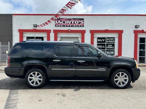 Used 2013 GMC Yukon XL Denali RWD image 1
