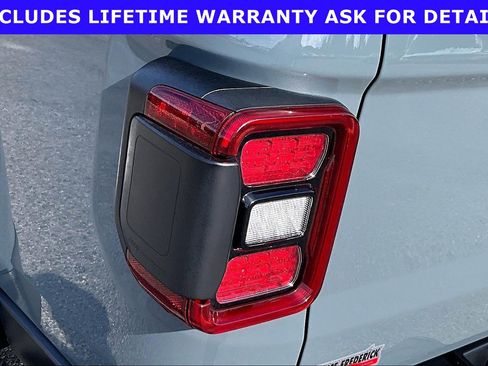 Used 2026 Jeep Gladiator Mojave AWD/4WD image 24