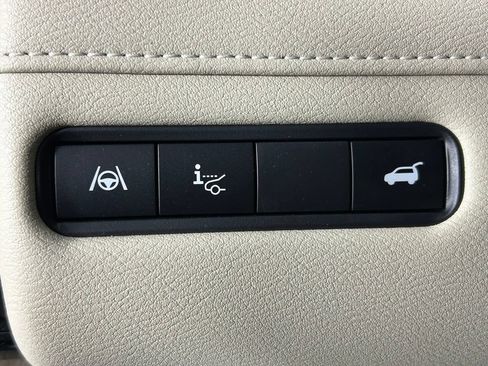 Used 2025 Nissan Armada Platinum Reserve AWD/4WD image 34
