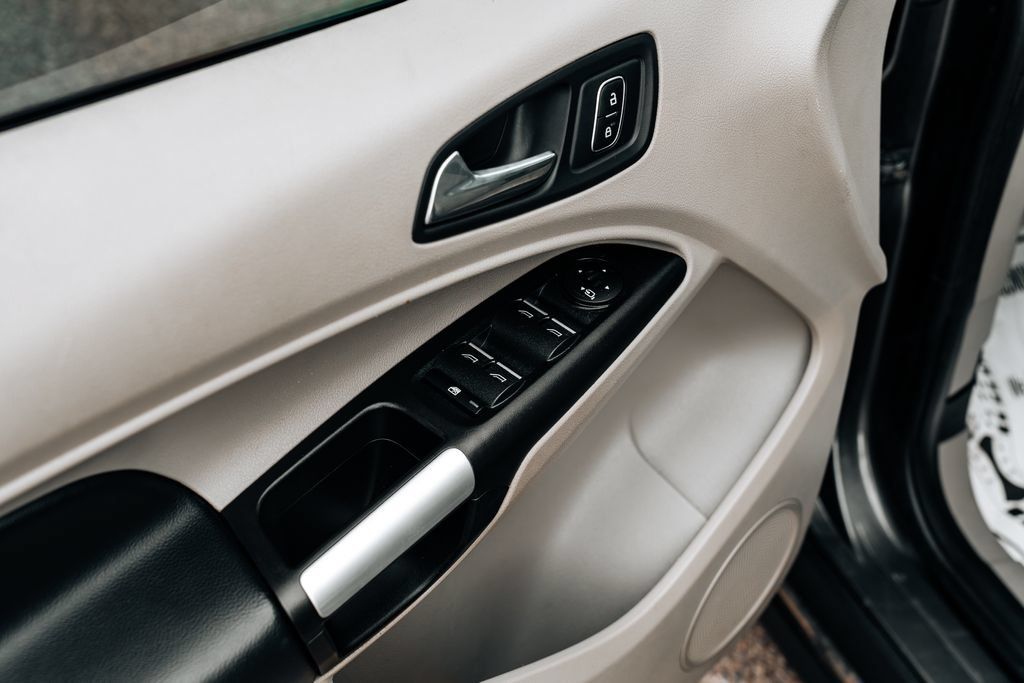 Used 2019 Ford Transit Connect Titanium w/ Titanium Premium Package FWD image 15