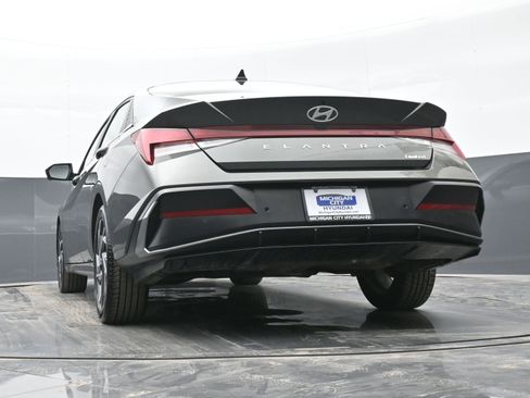 Certified 2024 Hyundai Elantra Limited image 42