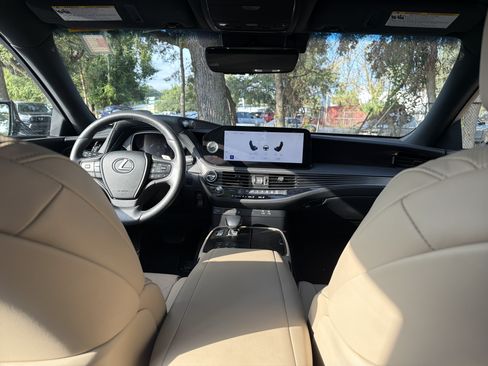 Used 2023 Lexus LS 500 w/ Accessory Package (Z2) RWD image 38
