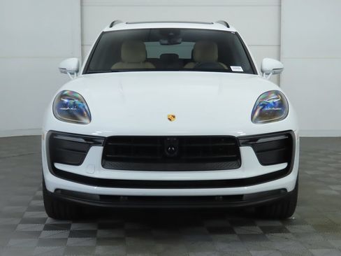 Certified 2025 Porsche Macan AWD/4WD image 10