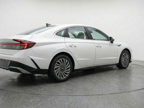 Used 2025 Hyundai Sonata SEL FWD image 9