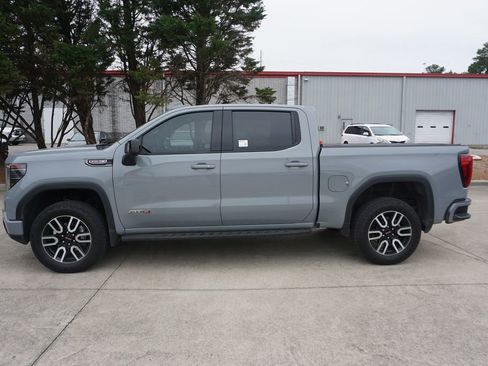 Used 2024 GMC Sierra 1500 AT4 w/ Technology Package AWD/4WD image 20