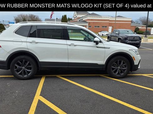 Used 2023 Volkswagen Tiguan SE R-Line image 4