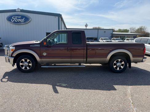 Used 2011 Ford F250 Lariat w/ Lariat Interior Pkg RWD image 3