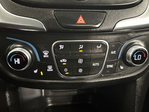 Used 2021 Chevrolet Equinox LT image 30