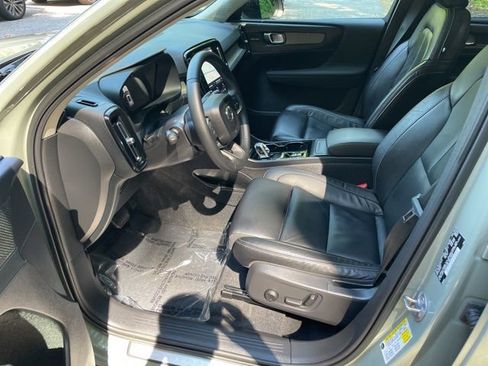 Certified 2023 Volvo XC40 B5 Plus w/ Climate Package AWD/4WD image 10