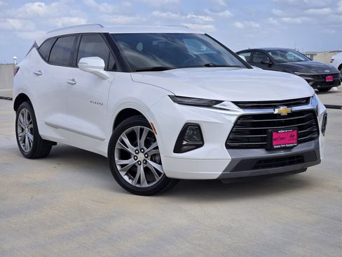 Used 2020 Chevrolet Blazer Premier w/ Driver Confidence II Package FWD image 3