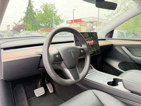 Used 2023 Tesla Model Y Long Range AWD/4WD image 13