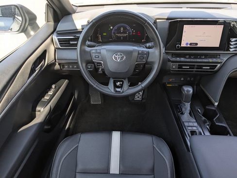 Used 2025 Toyota Camry SE FWD image 16