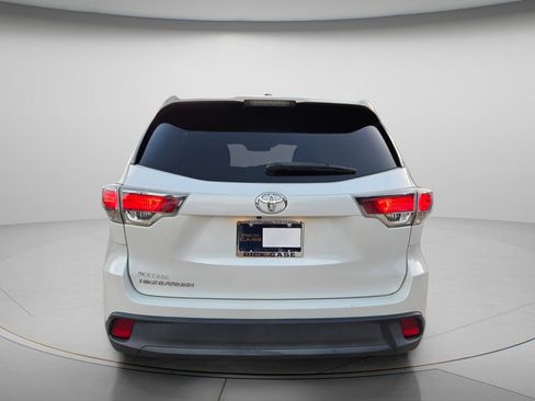 Used 2016 Toyota Highlander LE FWD image 5