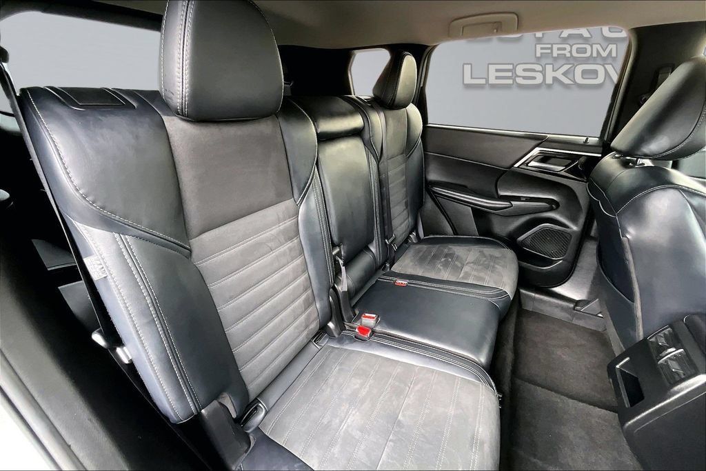 Used 2024 Mitsubishi Outlander SE AWD/4WD image 26