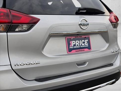 Used 2018 Nissan Rogue SL AWD/4WD image 14