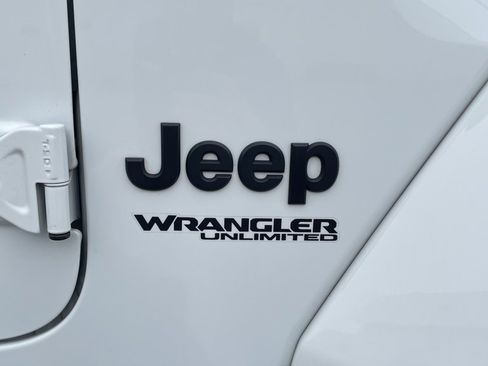 Used 2022 Jeep Wrangler Unlimited Sahara w/ LED Lighting Group image 5