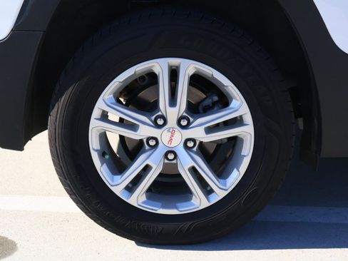 Used 2023 GMC Terrain SLE w/ Driver Convenience Package image 8