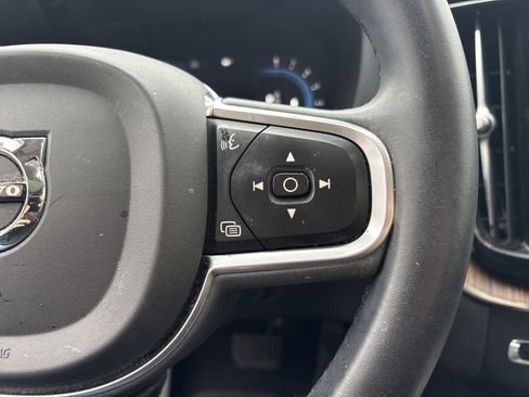 Used 2022 Volvo XC60 B5 Momentum w/ Climate Package image 20