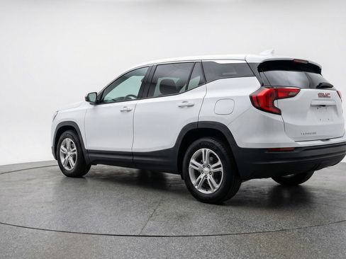 Used 2024 GMC Terrain SLE image 6