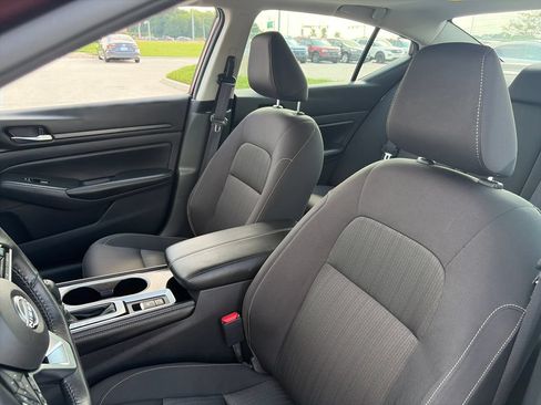 Used 2024 Nissan Altima 2.5 SV w/ SV Premium Package FWD image 16