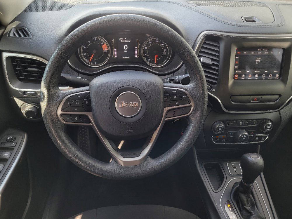 Used 2020 Jeep Cherokee Latitude FWD image 22