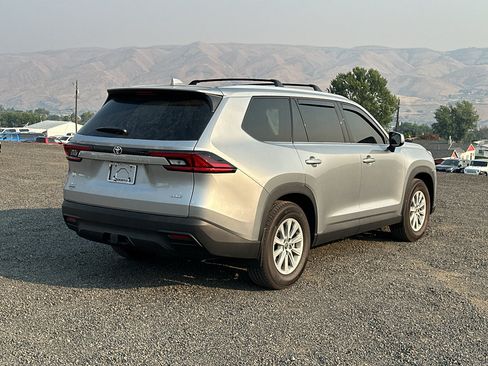 Used 2026 Toyota Grand Highlander AWD image 12