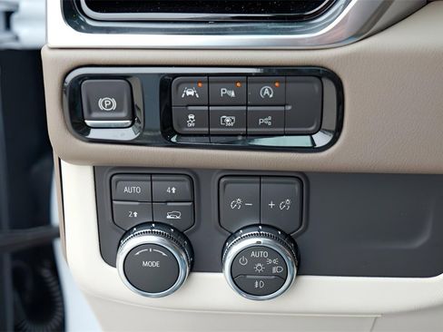 New 2026 GMC Yukon Denali w/ Sun & Power Step Package image 18