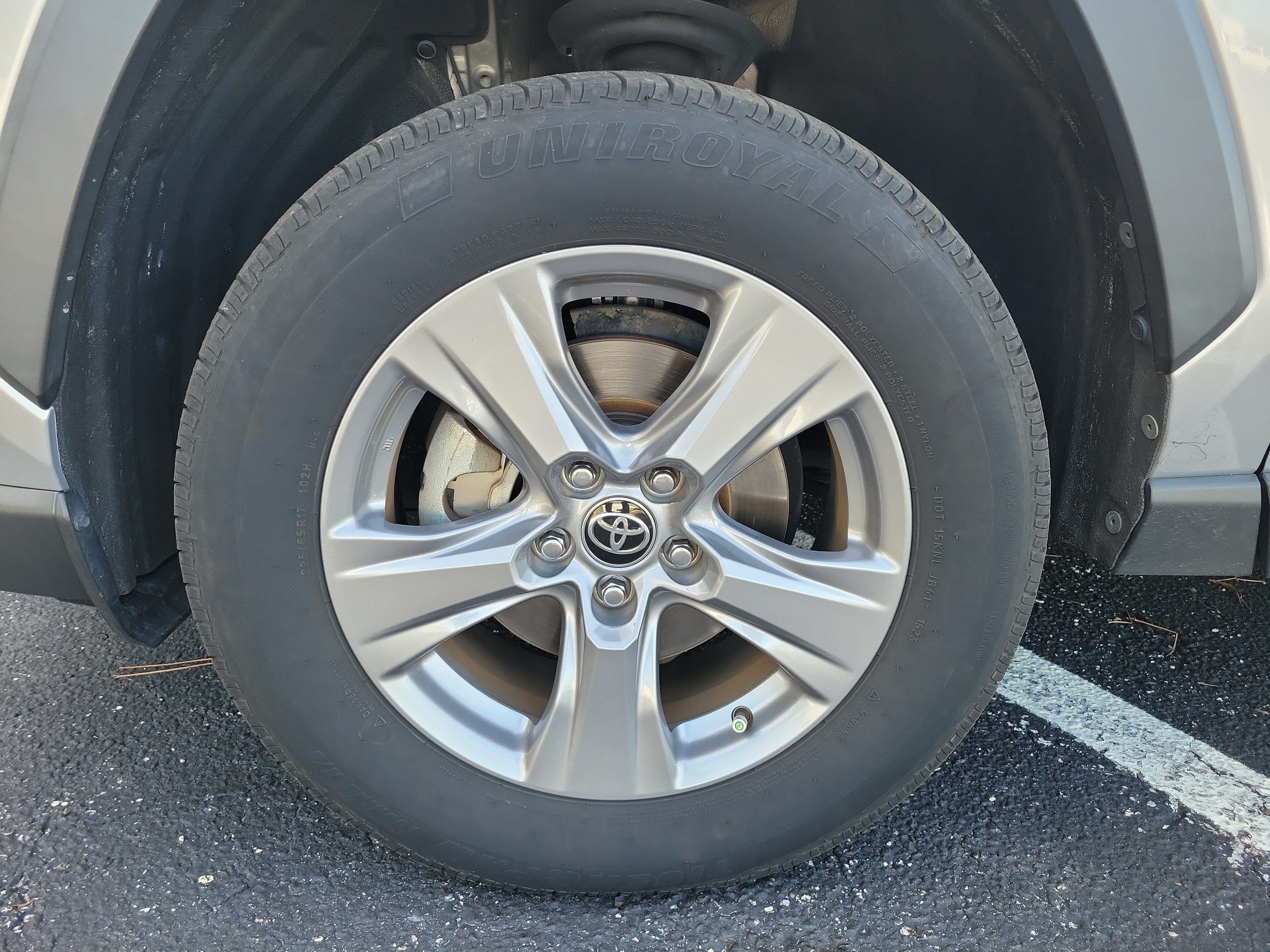 Used 2022 Toyota RAV4 XLE AWD/4WD image 8
