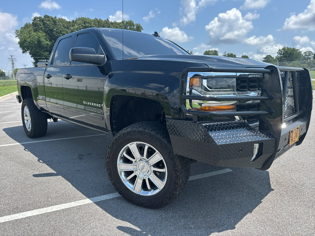 Used 2018 Chevrolet Silverado 1500 LT w/ All Star Edition AWD/4WD image 2