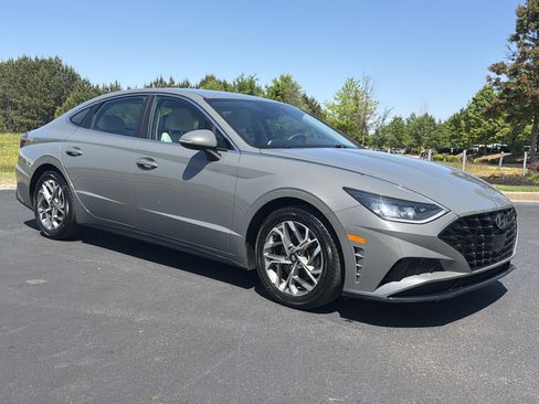 Used 2021 Hyundai Sonata SEL image 2