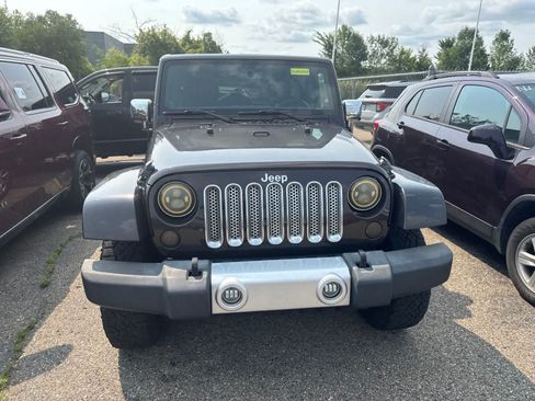 Used 2013 Jeep Wrangler Unlimited Sahara w/ Connectivity Group AWD/4WD image 4