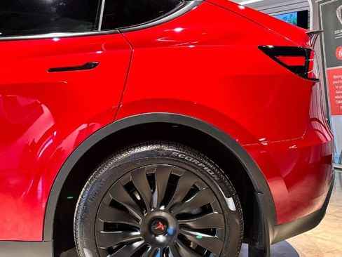 Used 2024 Tesla Model Y Long Range image 10