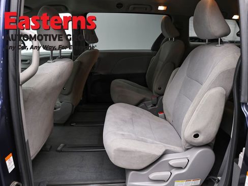 Used 2020 Toyota Sienna L FWD image 20