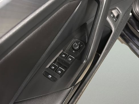 Used 2024 Volkswagen Jetta SE FWD image 10