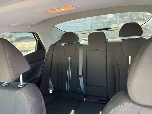 Used 2025 Hyundai Elantra SEL FWD image 24