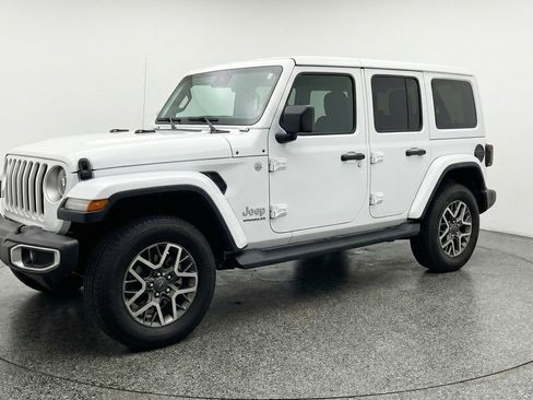 Used 2025 Jeep Wrangler Sahara image 3