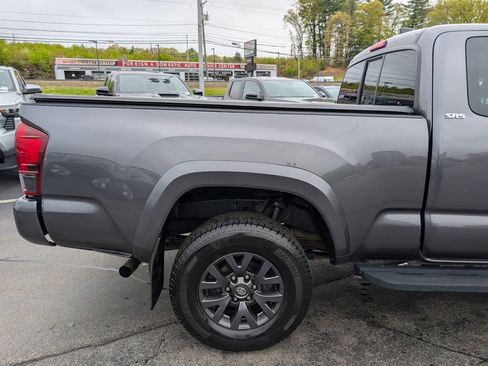 Certified 2022 Toyota Tacoma SR5 AWD/4WD image 8