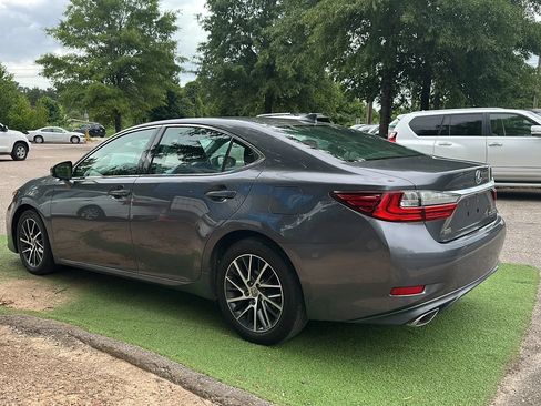 Used 2017 Lexus ES 350 w/ Luxury Package FWD image 4