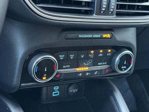 Used 2022 Ford Escape SE w/ SE Sport Appearance Package AWD/4WD image 23
