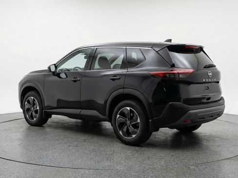 Used 2025 Nissan Rogue SV FWD image 6