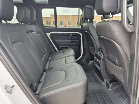 Used 2025 Land Rover Defender 110 X-Dynamic SE AWD/4WD image 19