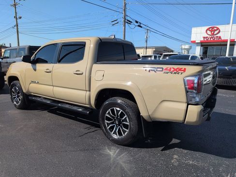 Used 2020 Toyota Tacoma TRD Sport w/ Technology Package AWD/4WD image 3