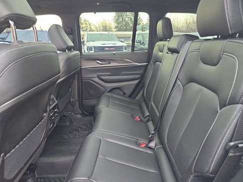 Used 2024 Jeep Grand Cherokee Limited w/ Luxury Tech Group II image 13